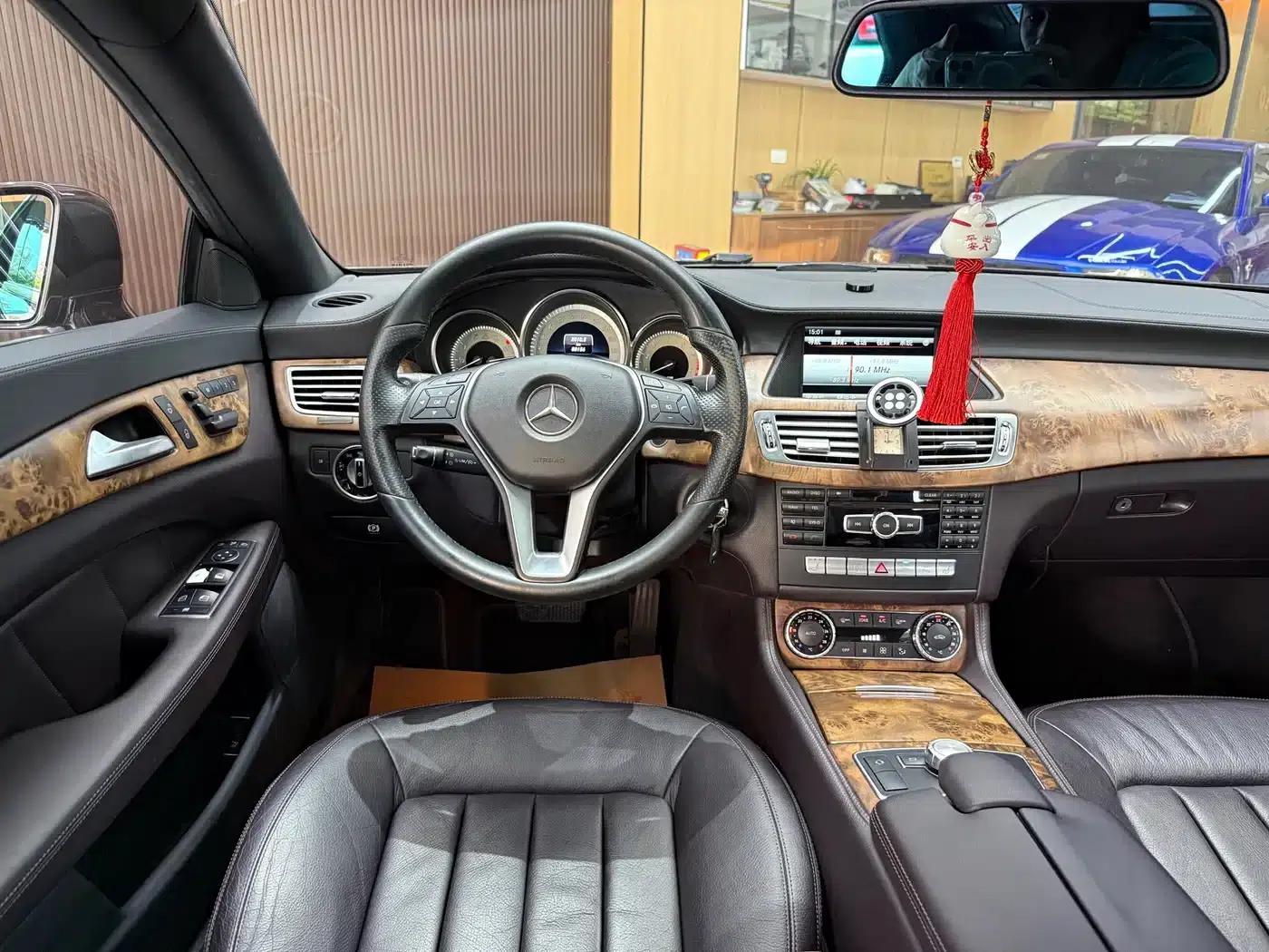 2012 Mercedes-Benz CLS 300 CGI — миниатюра 21