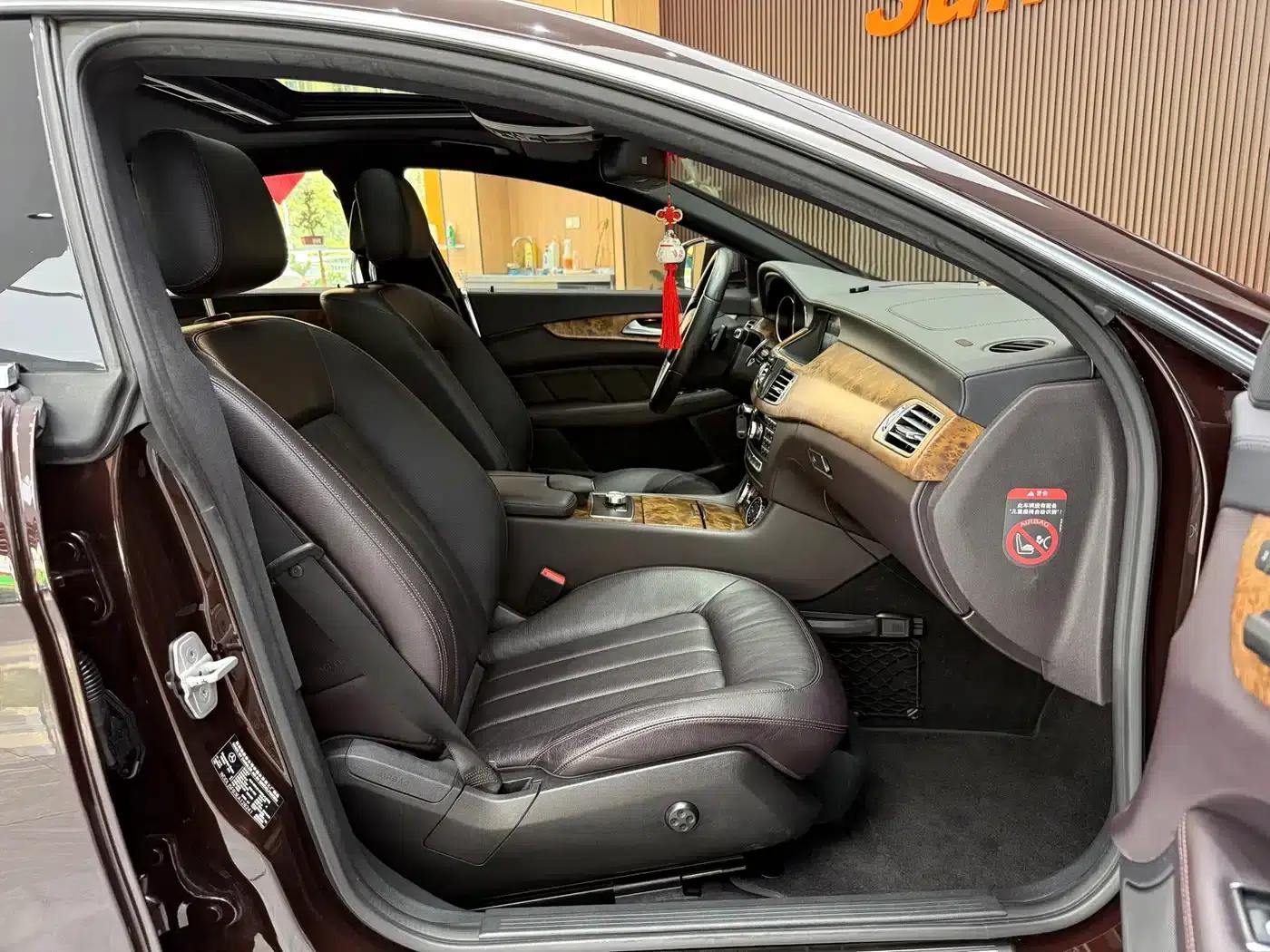 2012 Mercedes-Benz CLS 300 CGI — миниатюра 22