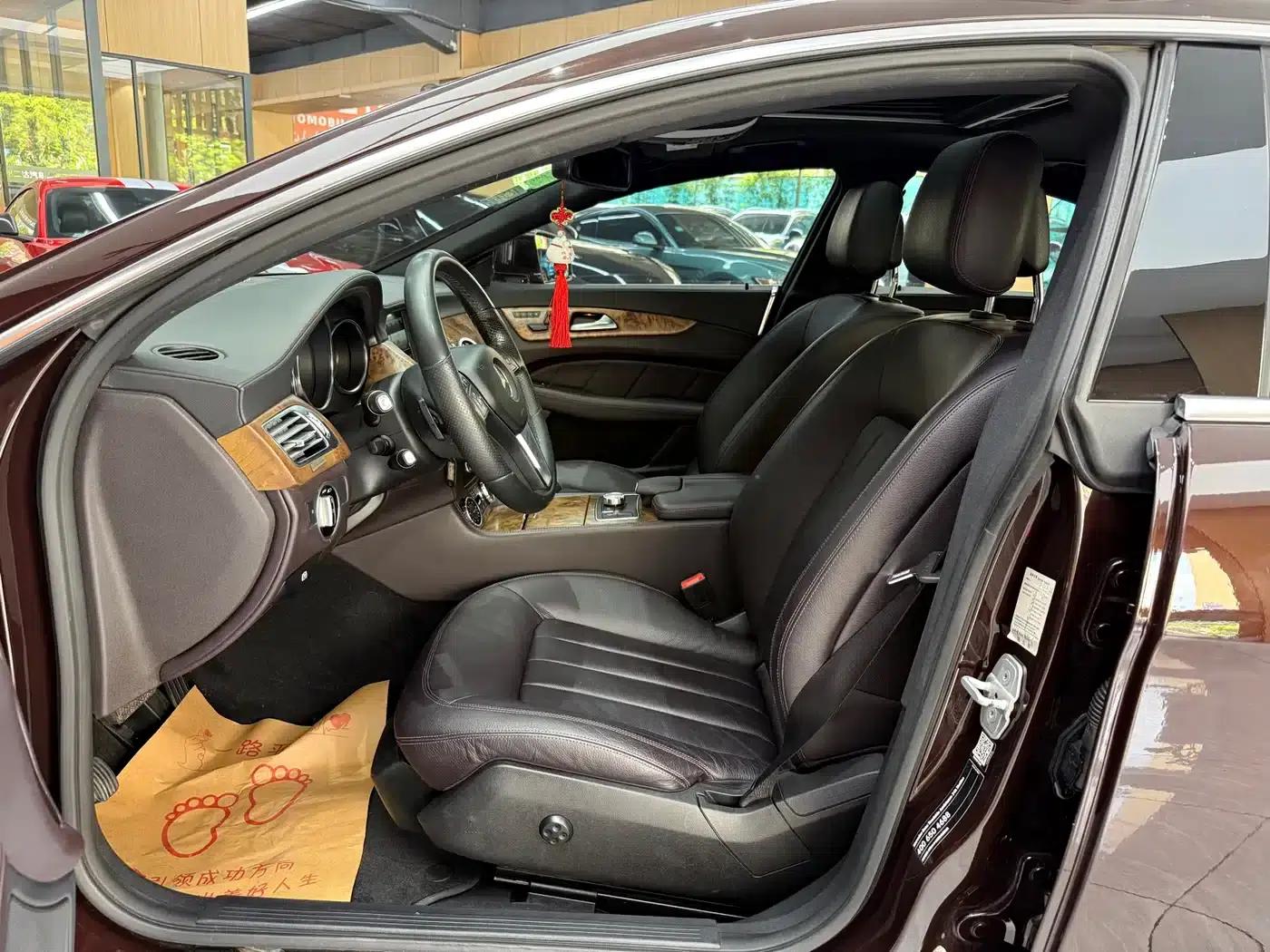2012 Mercedes-Benz CLS 300 CGI — миниатюра 24