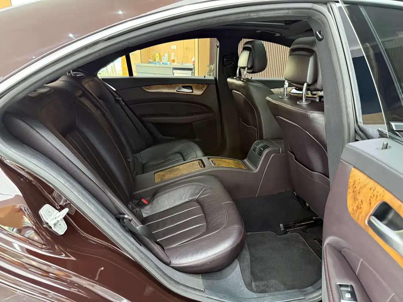 2012 Mercedes-Benz CLS 300 CGI — миниатюра 25