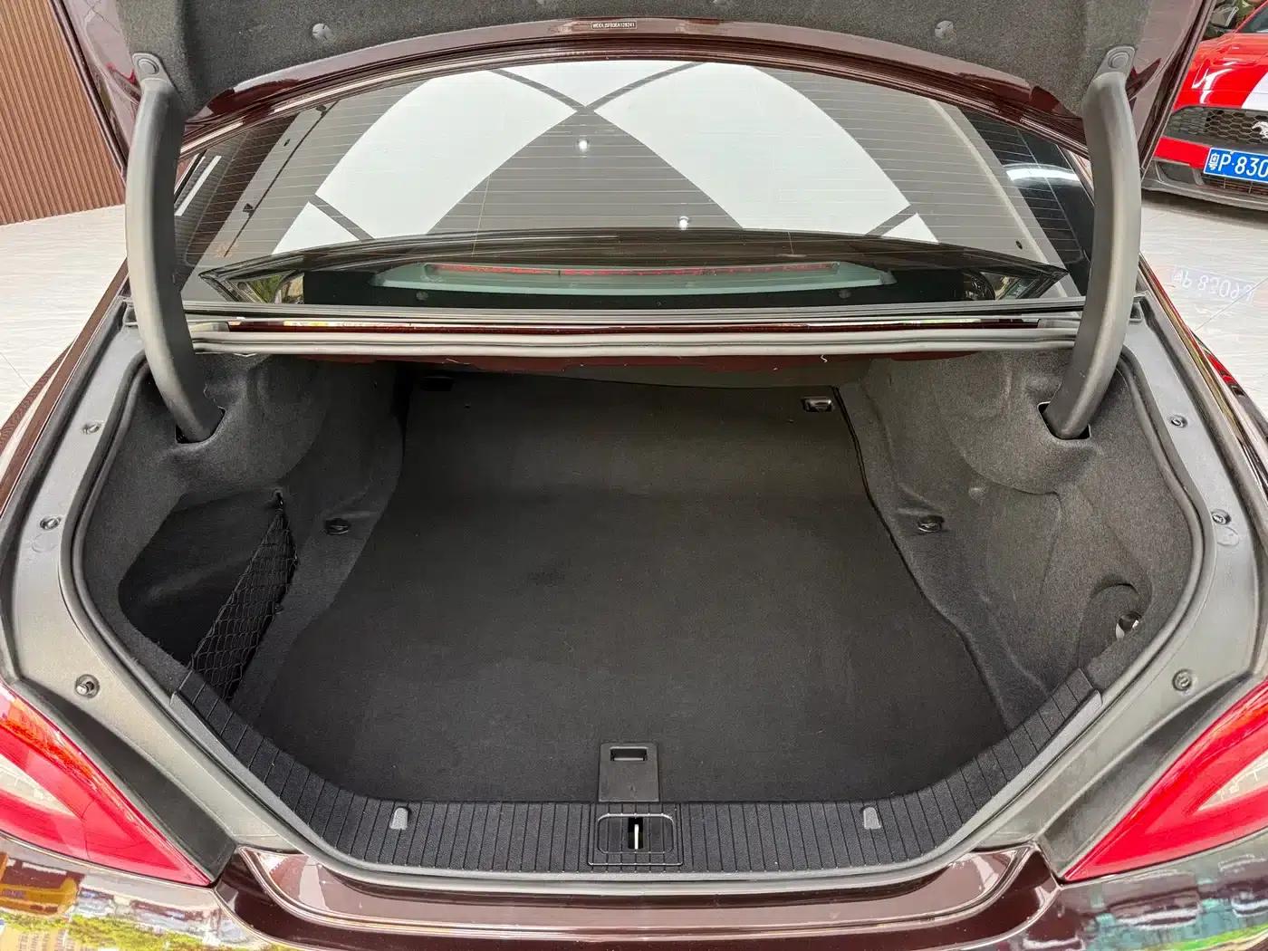 2012 Mercedes-Benz CLS 300 CGI — миниатюра 28