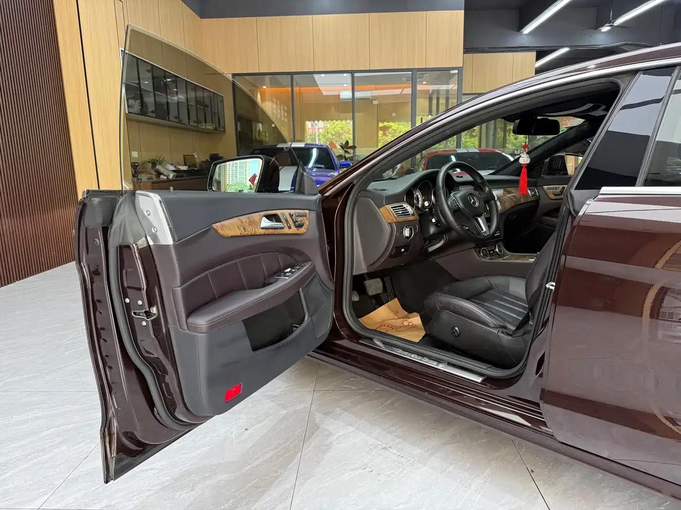 2012 Mercedes-Benz CLS 300 CGI — миниатюра 10