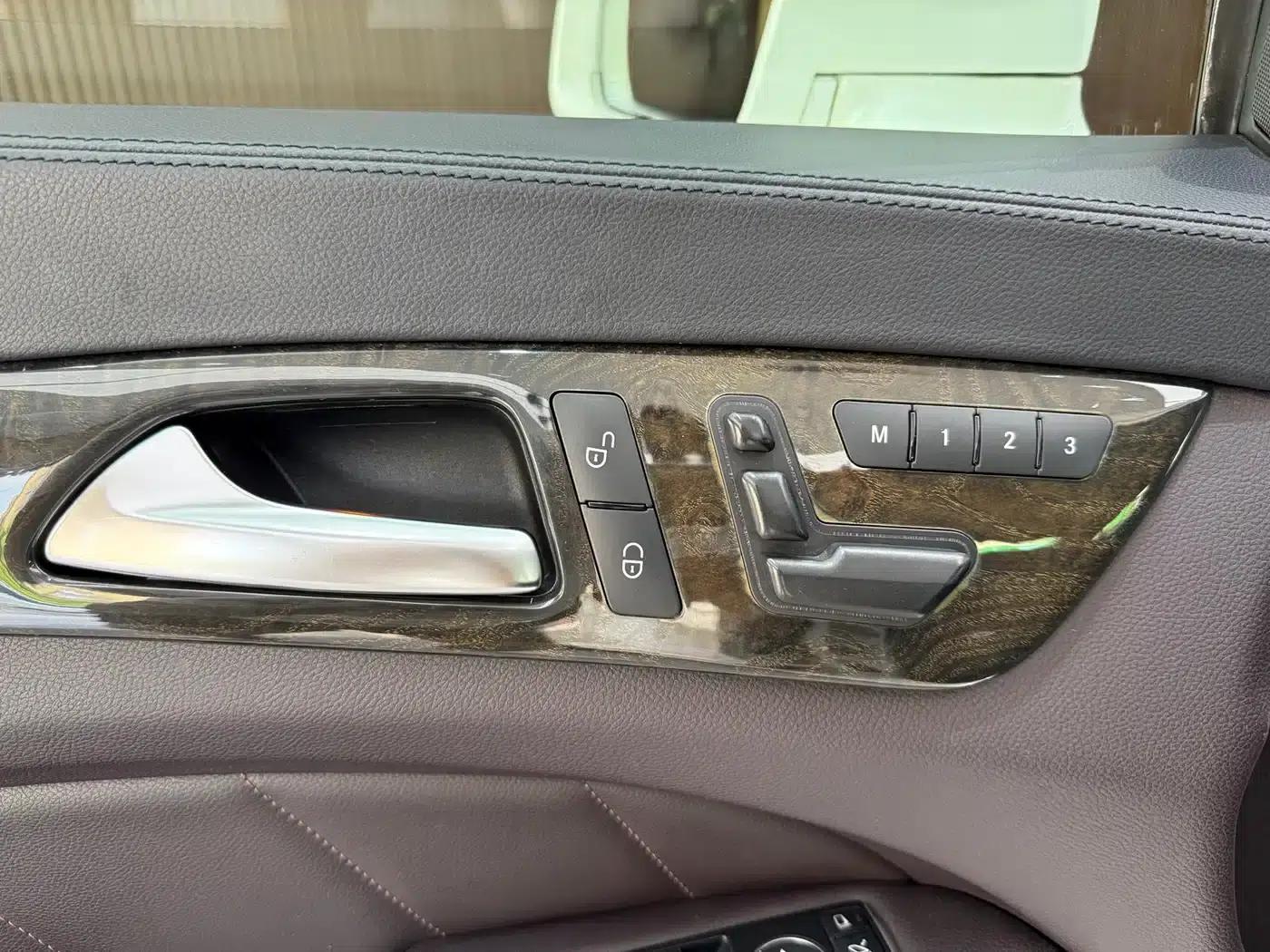 2012 Mercedes-Benz CLS 300 CGI — миниатюра 11