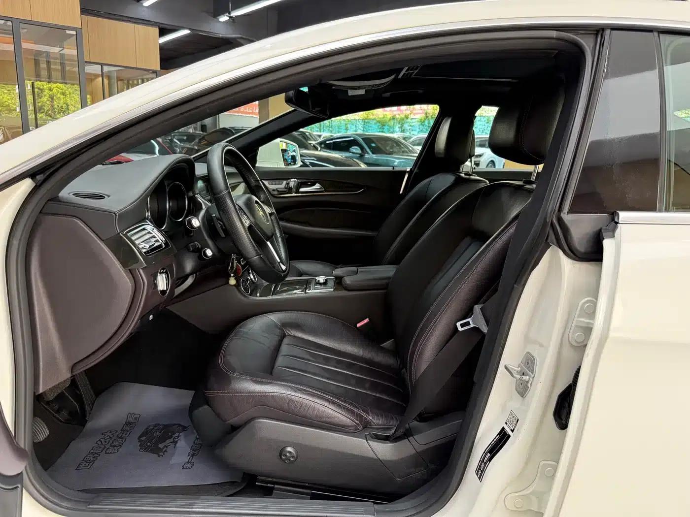 2012 Mercedes-Benz CLS 300 CGI — миниатюра 12