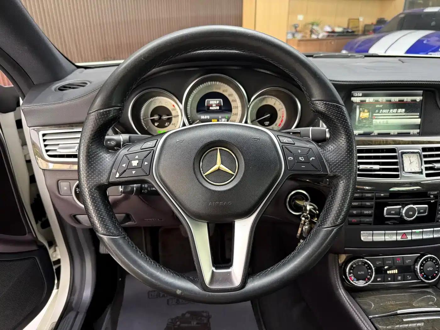 2012 Mercedes-Benz CLS 300 CGI — миниатюра 14