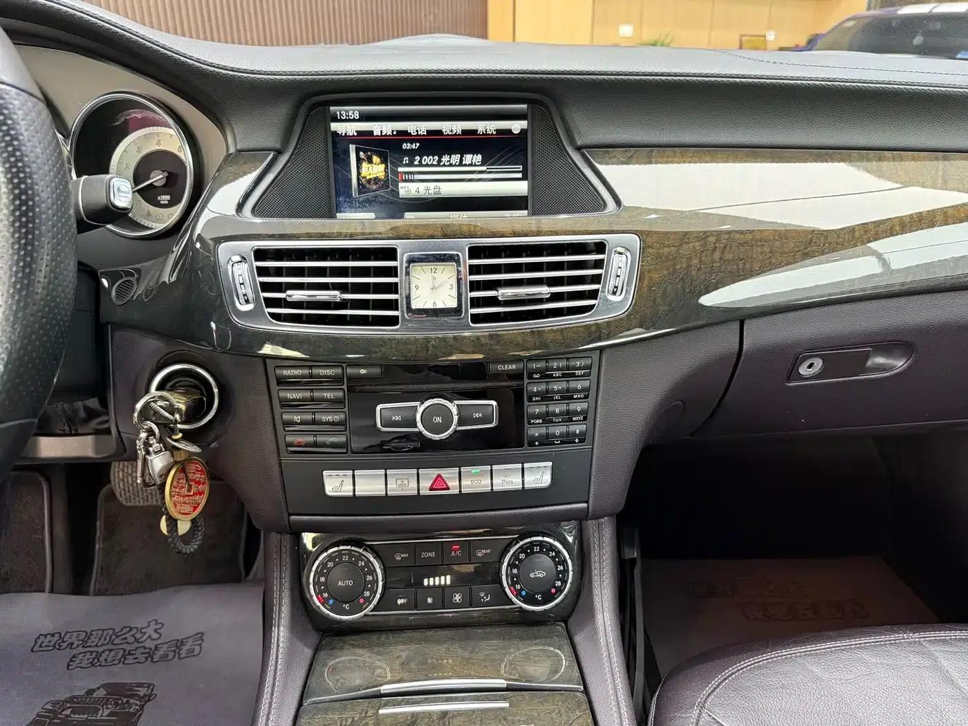 2012 Mercedes-Benz CLS 300 CGI — миниатюра 15