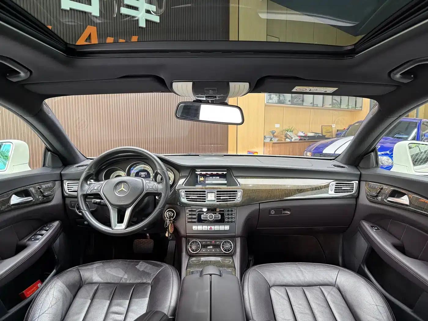 2012 Mercedes-Benz CLS 300 CGI — миниатюра 17