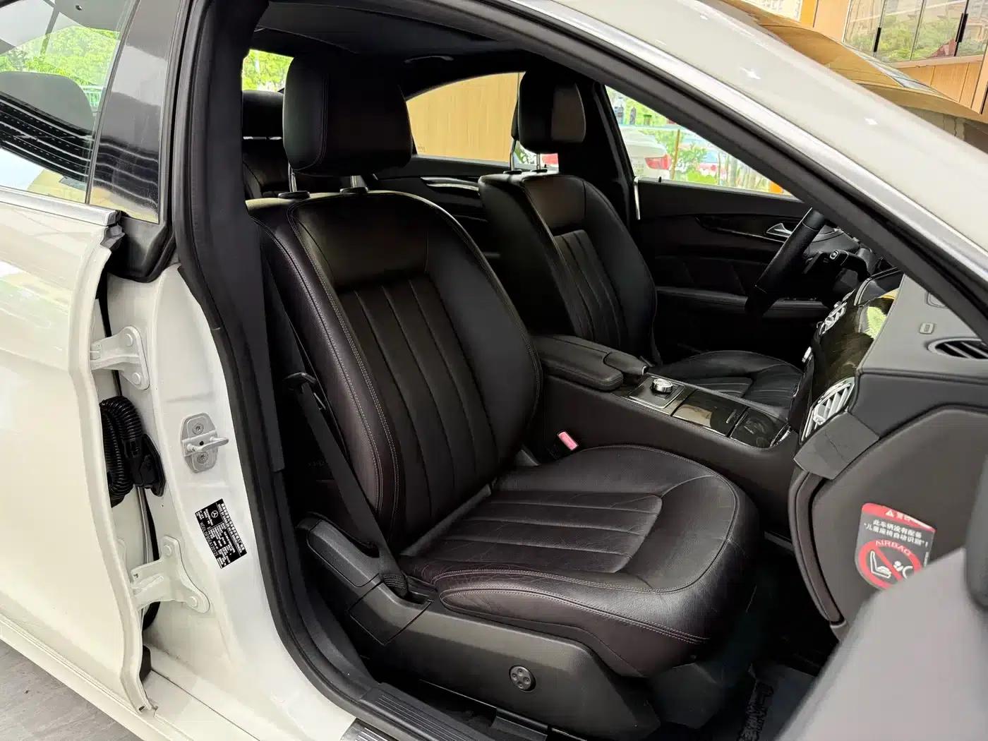 2012 Mercedes-Benz CLS 300 CGI — миниатюра 23