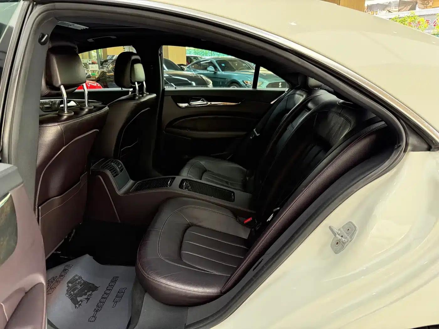 2012 Mercedes-Benz CLS 300 CGI — миниатюра 24