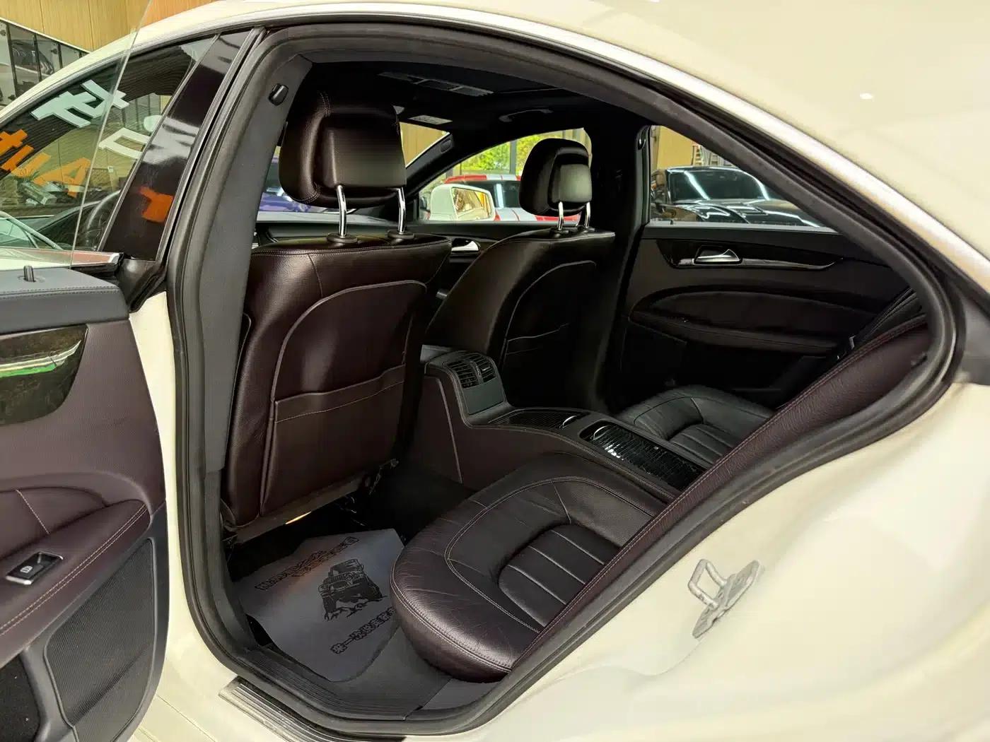 2012 Mercedes-Benz CLS 300 CGI — миниатюра 25