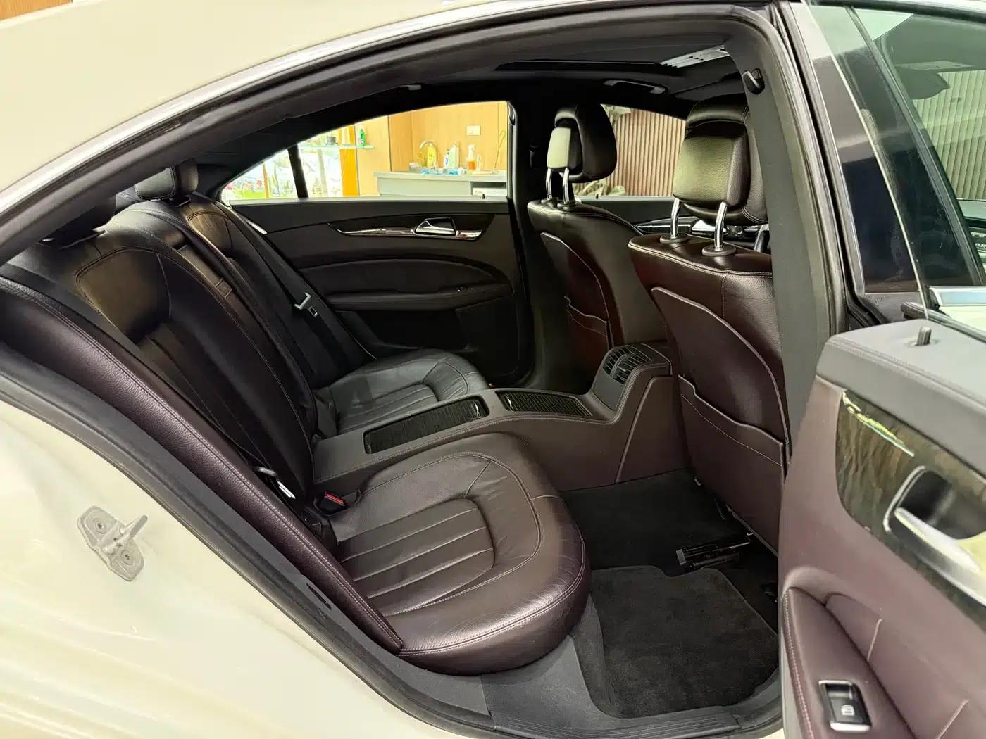 2012 Mercedes-Benz CLS 300 CGI — миниатюра 26