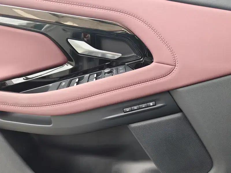 2024 Range Rover Evoque L 2.0T SE Luxury Edition — миниатюра 9