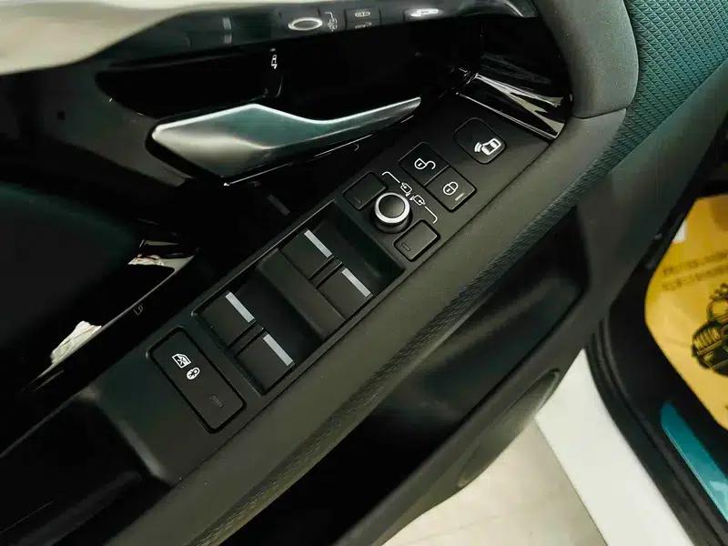Range Rover Evoque 2021 249PS R-DYNAMIC S Obsidian Black Sport Edition — миниатюра 18