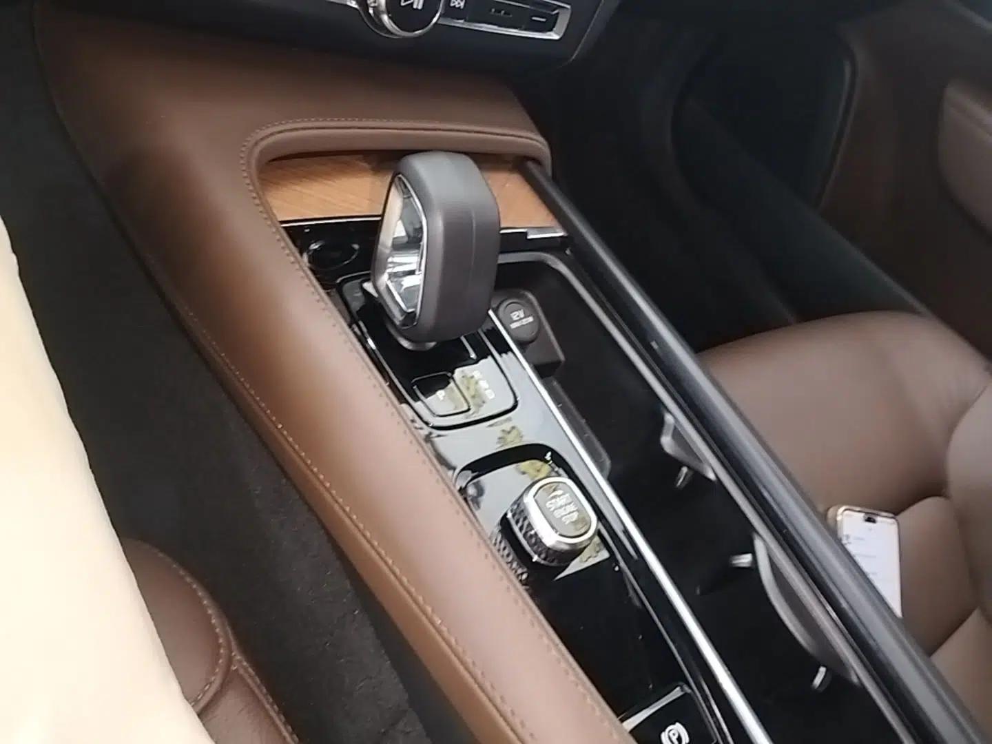 Volvo S90 2023 B5 Zhiyi Luxury Edition — миниатюра 16
