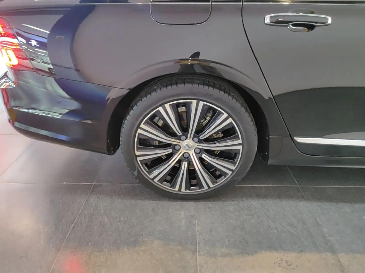 Volvo S90 2022 B5 Zhiyuan Luxury Edition — миниатюра 11