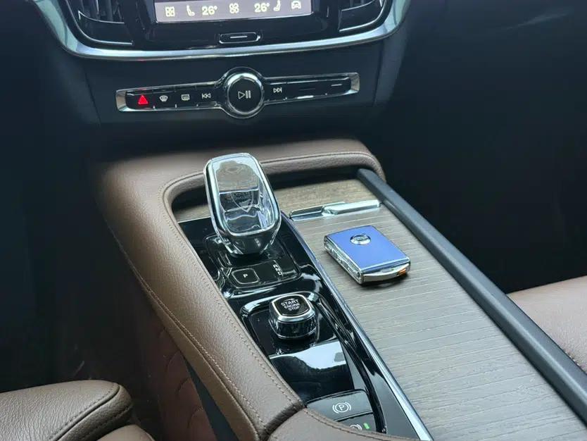 Volvo S90 2022 B5 Zhiyuan Luxury Edition — миниатюра 32