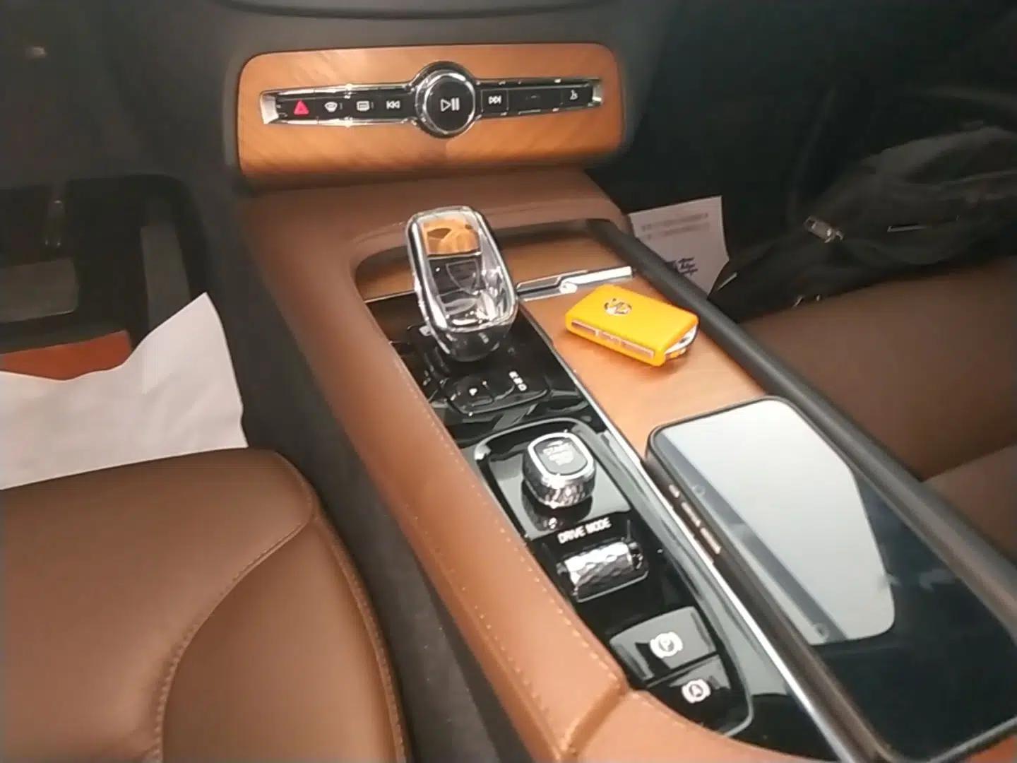 Volvo XC90 2021 B6 Zhiyi Luxury Edition 7-Seater — миниатюра 16