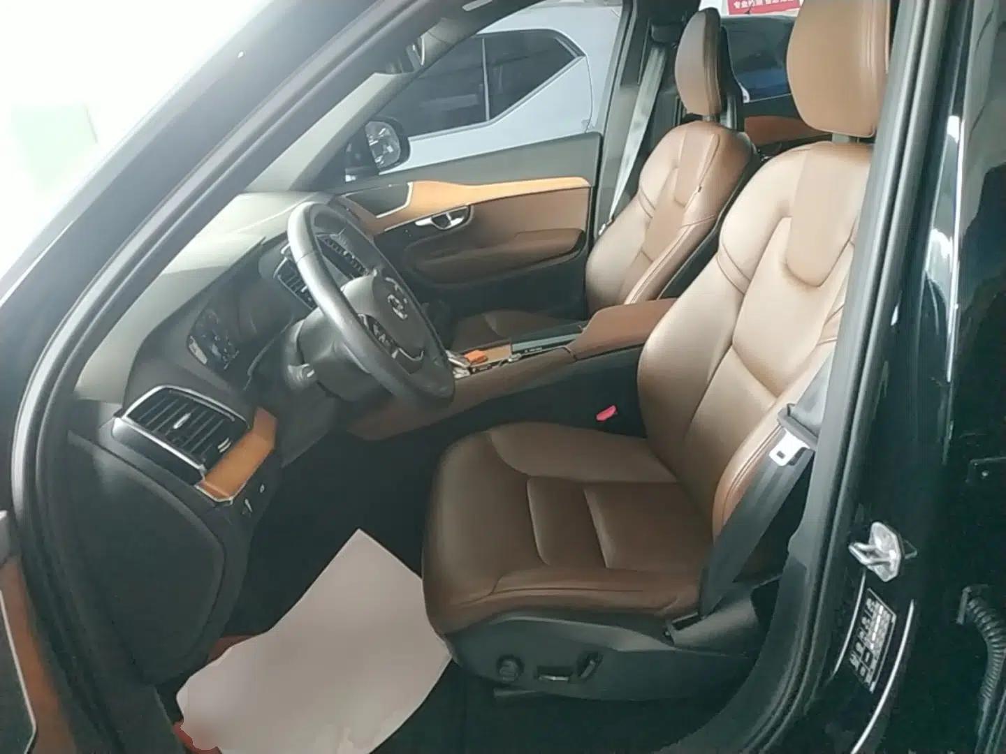Volvo XC90 2021 B6 Zhiyi Luxury Edition 7-Seater — миниатюра 17