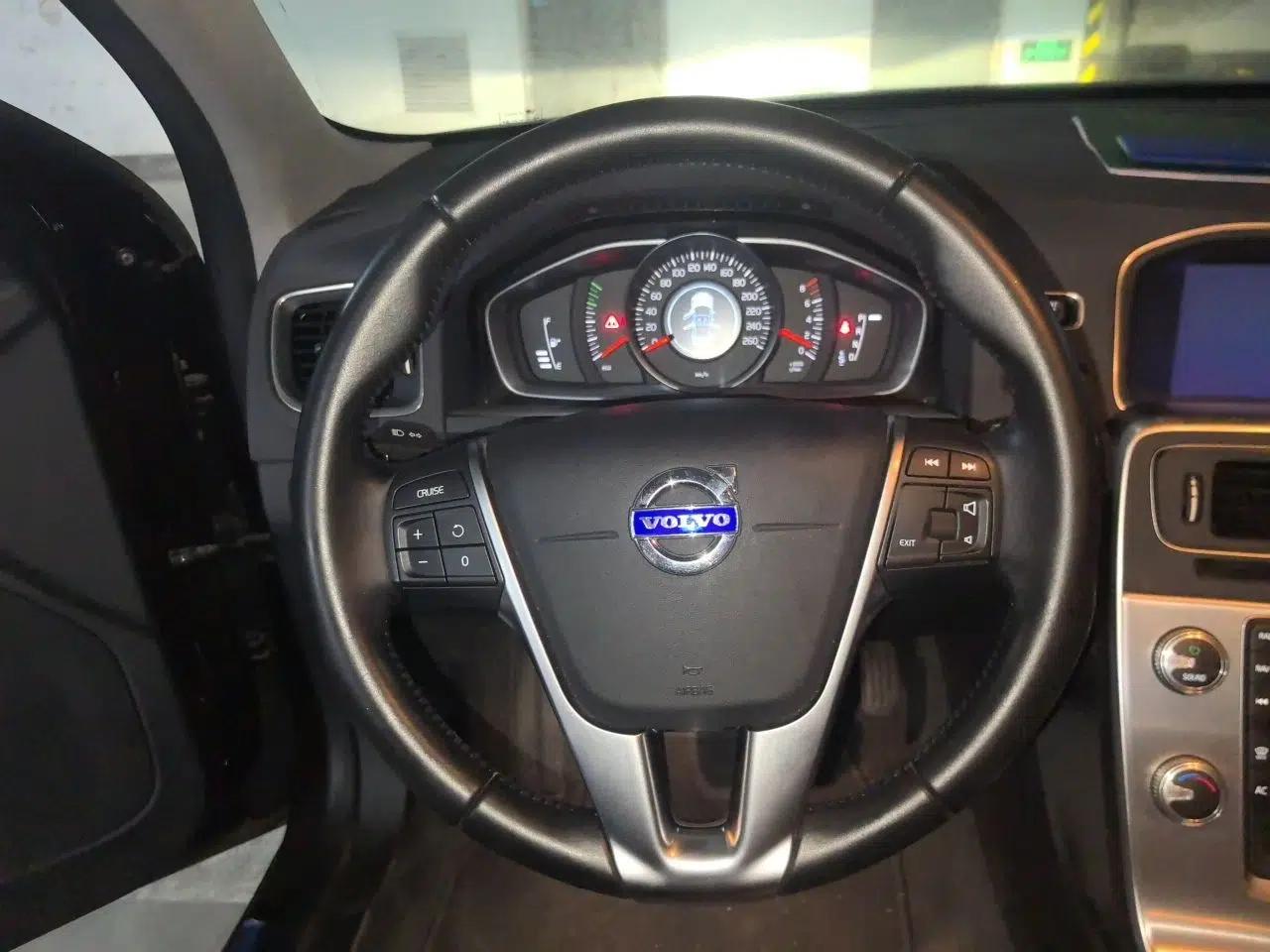 Volvo S60 2017 S60L T3 Smart Upgrade Edition — миниатюра 10