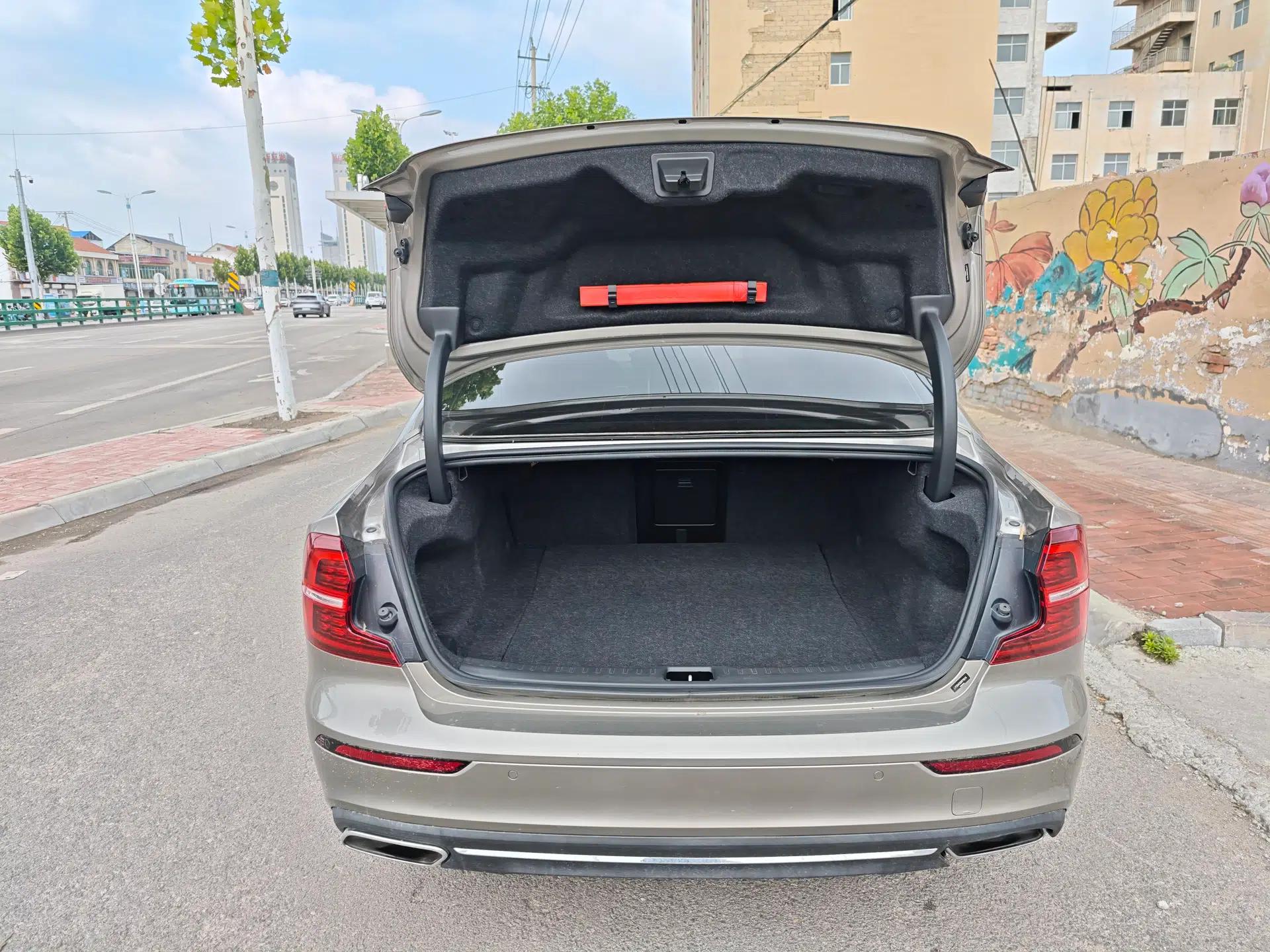 Volvo S60 2021 T4 Zhiyi Luxury Edition — миниатюра 27