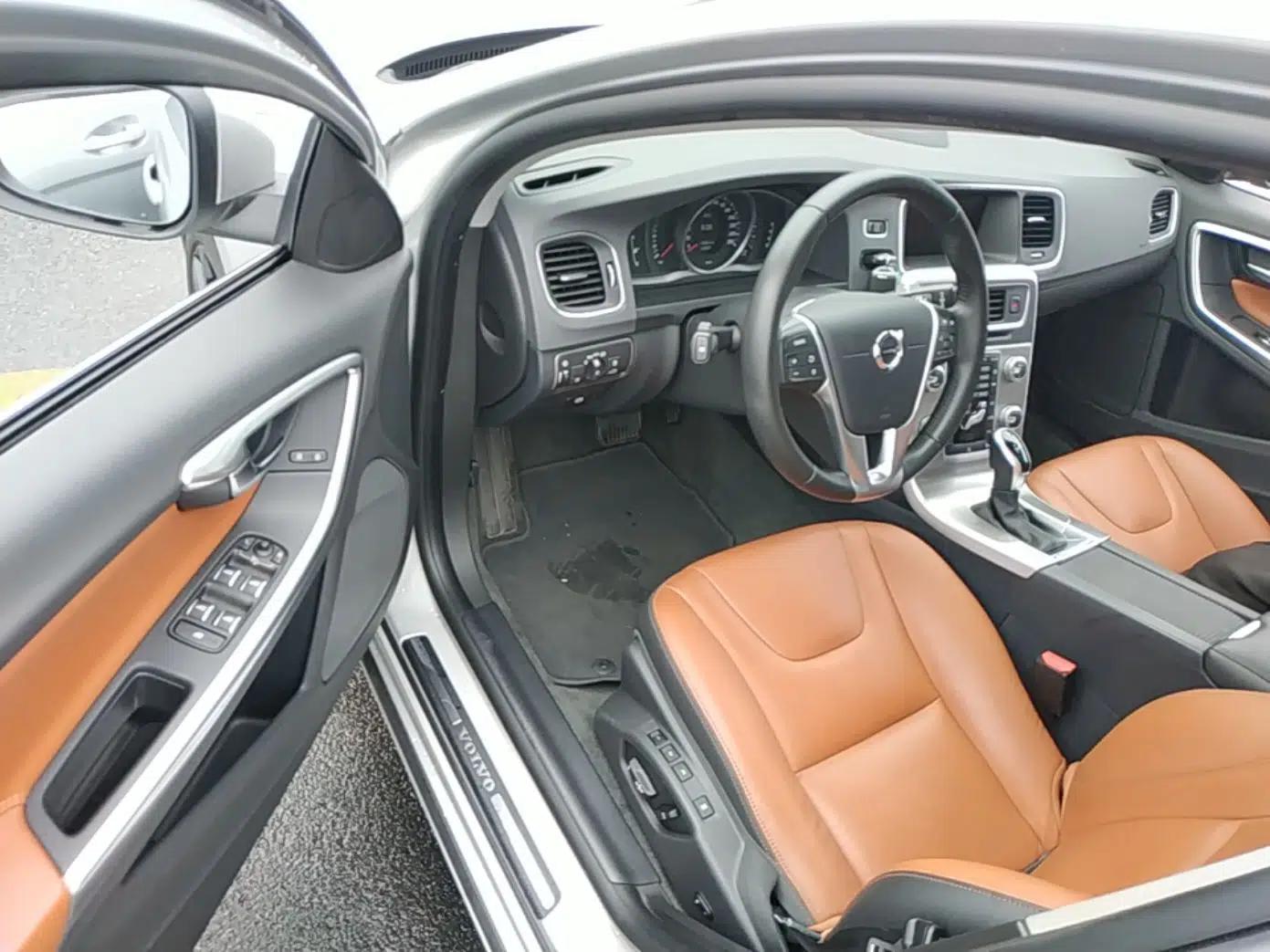 Volvo S60 2018 S60L T3 Smart Progress Edition — миниатюра 17