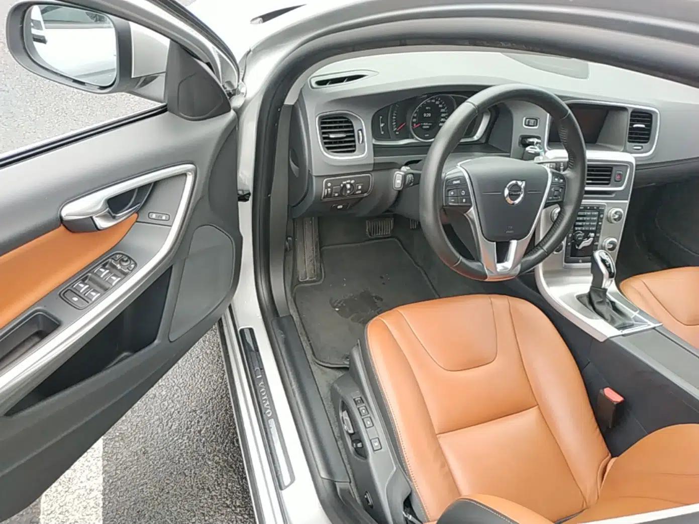 Volvo S60 2018 S60L T3 Smart Progress Edition — миниатюра 18