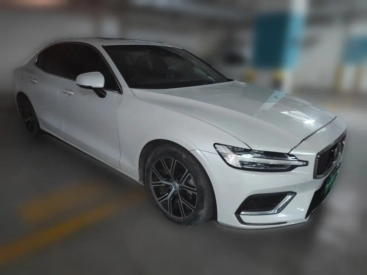 Volvo S60 2023 B4 Zhiyi Luxury Edition — миниатюра 3