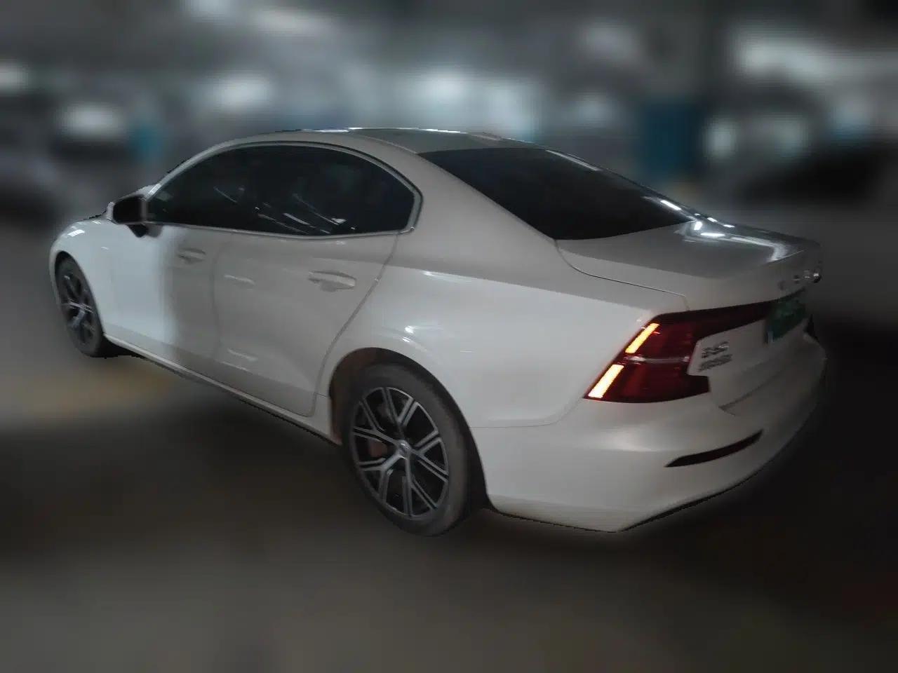 Volvo S60 2023 B4 Zhiyi Luxury Edition — миниатюра 4