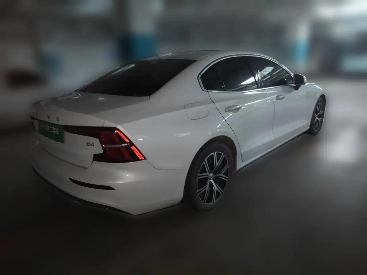 Volvo S60 2023 B4 Zhiyi Luxury Edition — миниатюра 6