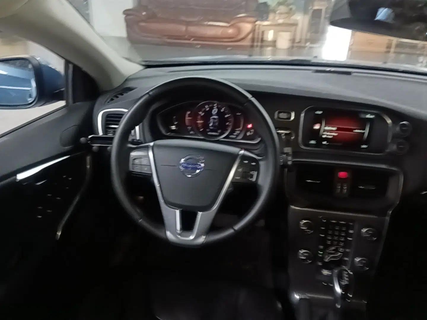 Volvo V40 2016 T3 Zhiyi Edition — миниатюра 12