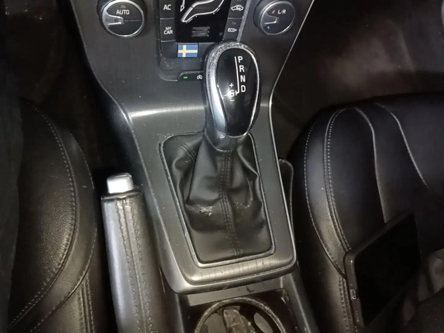Volvo V40 2016 T3 Zhiyi Edition — миниатюра 16