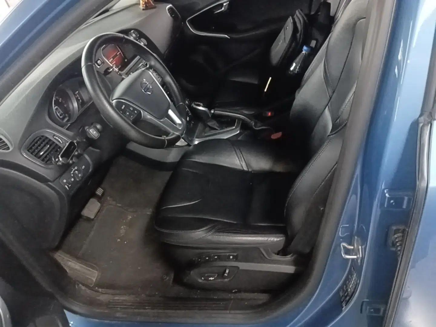 Volvo V40 2016 T3 Zhiyi Edition — миниатюра 17