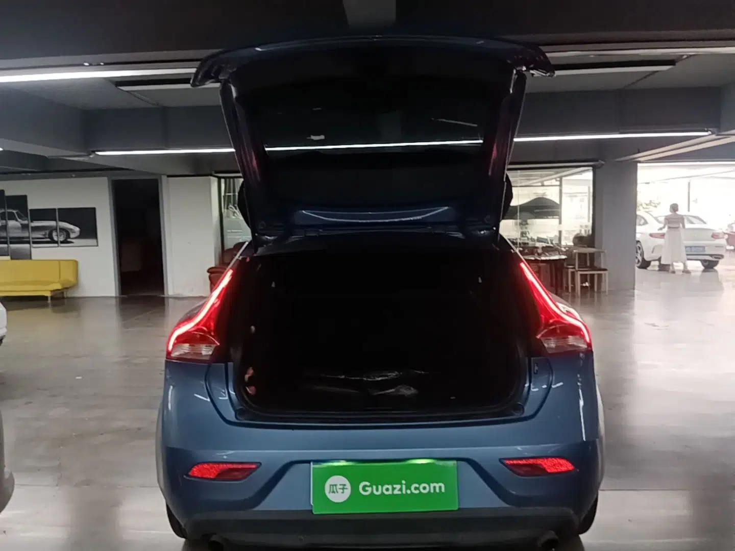 Volvo V40 2016 T3 Zhiyi Edition — миниатюра 22
