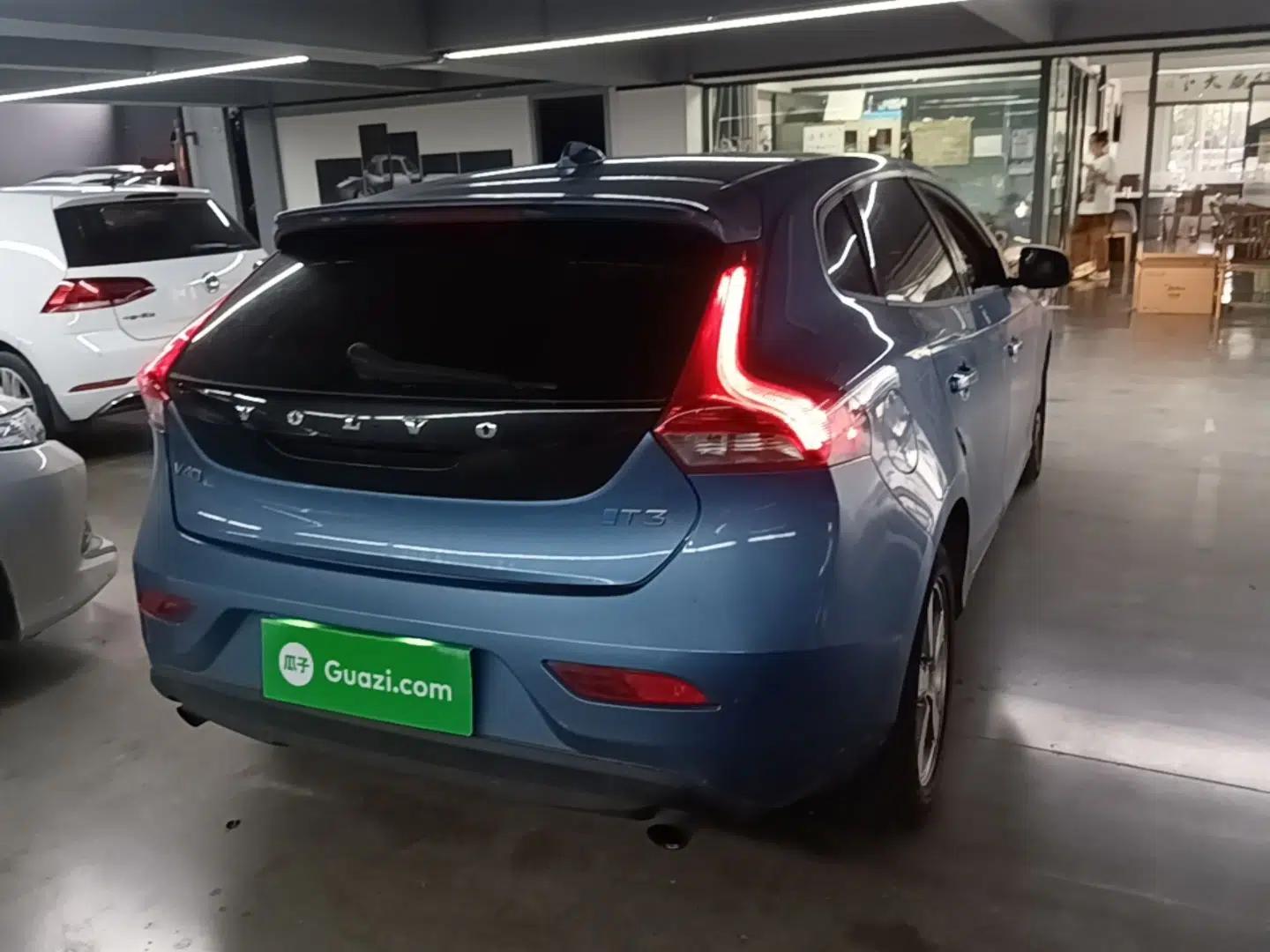 Volvo V40 2016 T3 Zhiyi Edition — миниатюра 6