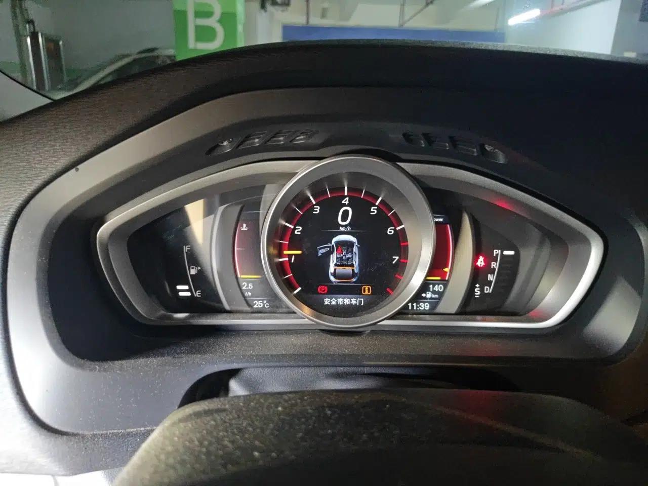 Volvo V40 2015 1.6T Zhiyi Edition — миниатюра 11