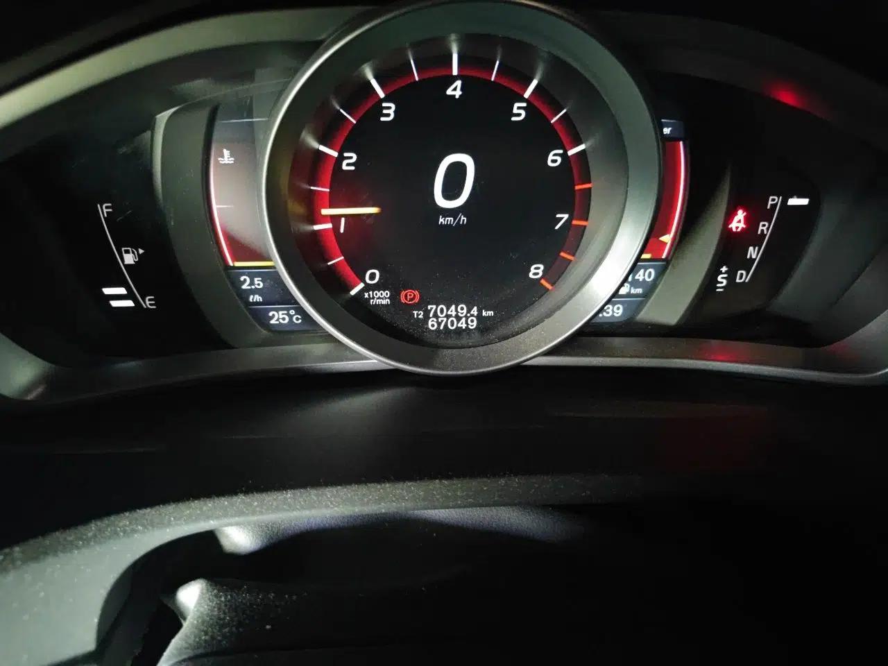 Volvo V40 2015 1.6T Zhiyi Edition — миниатюра 12