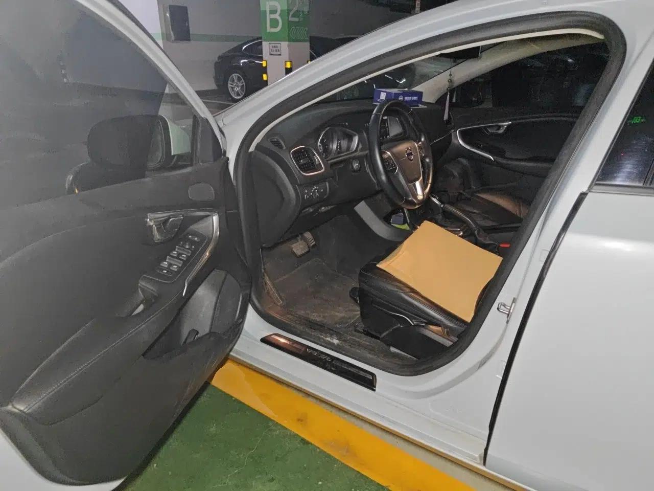 Volvo V40 2015 1.6T Zhiyi Edition — миниатюра 16