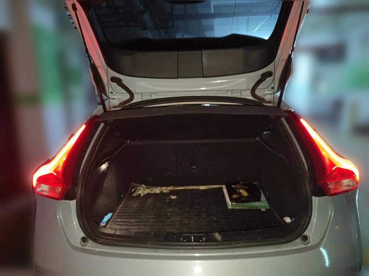 Volvo V40 2015 1.6T Zhiyi Edition — миниатюра 19
