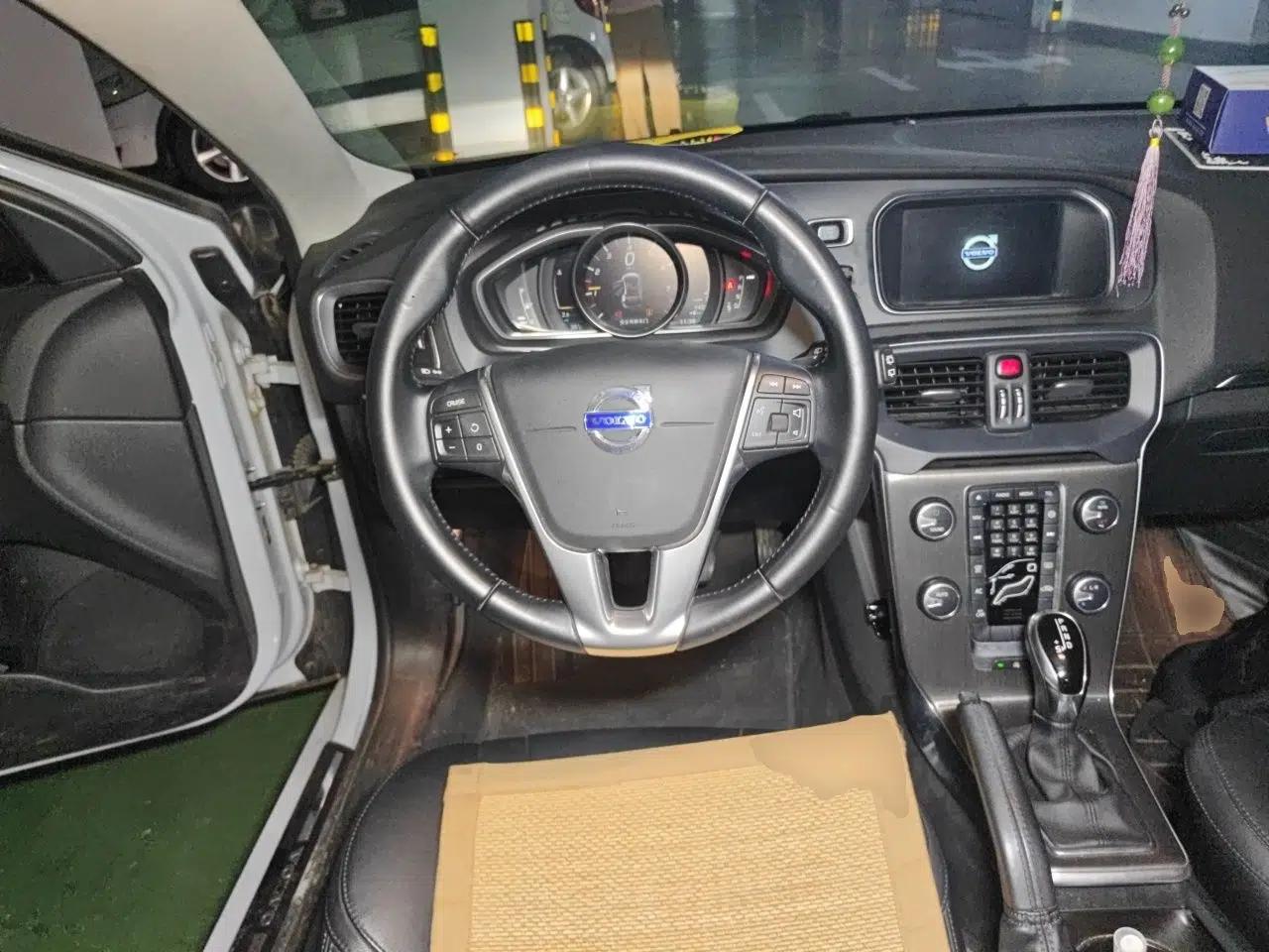 Volvo V40 2015 1.6T Zhiyi Edition — миниатюра 10