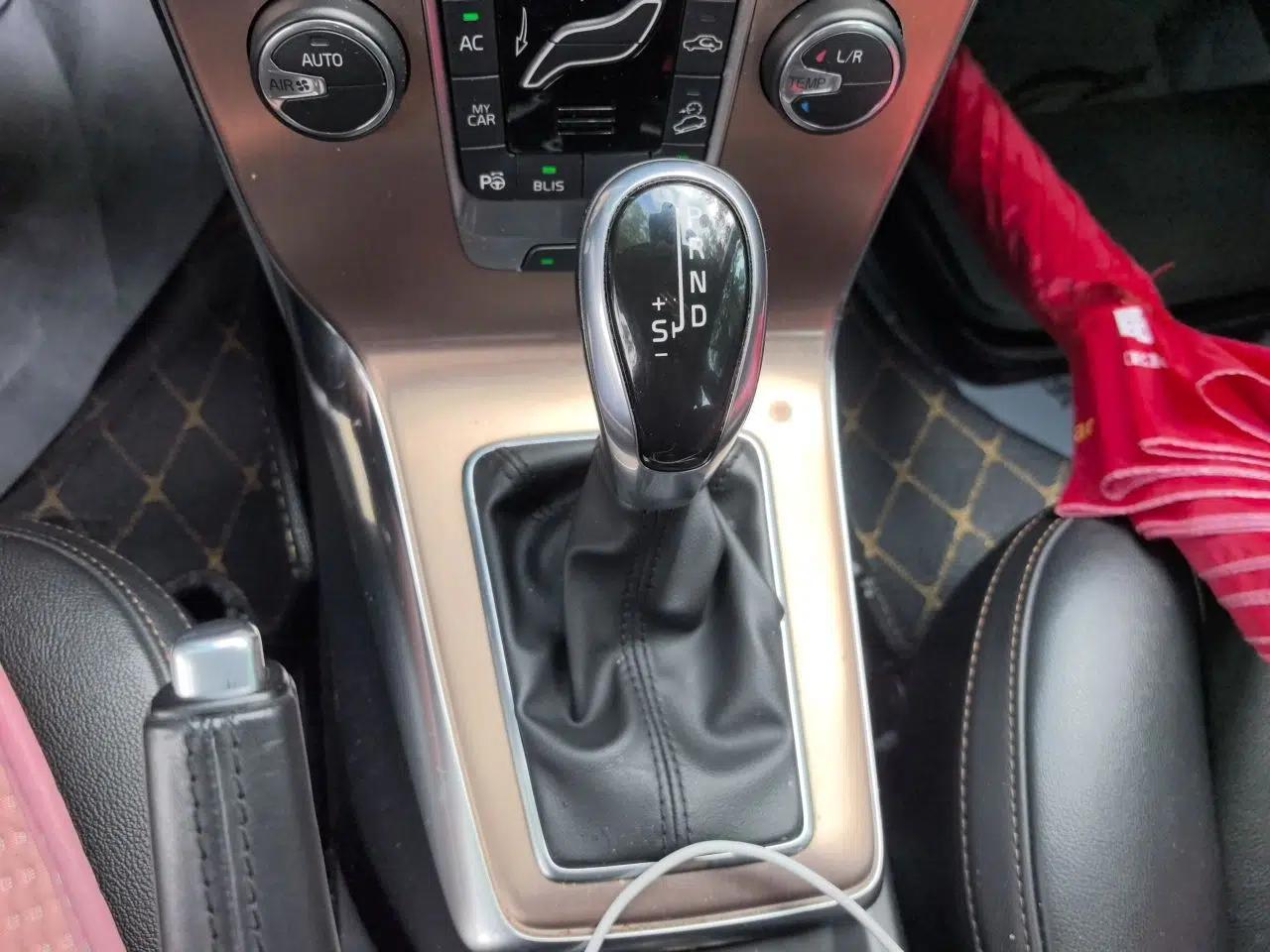 Volvo V40 2015 Cross Country T5 AWD Smart Luxury Edition — миниатюра 14