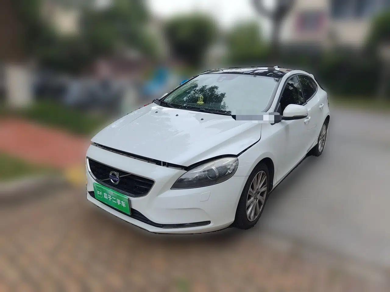 Volvo V40 2016 T3 Zhiyi Edition — миниатюра 1