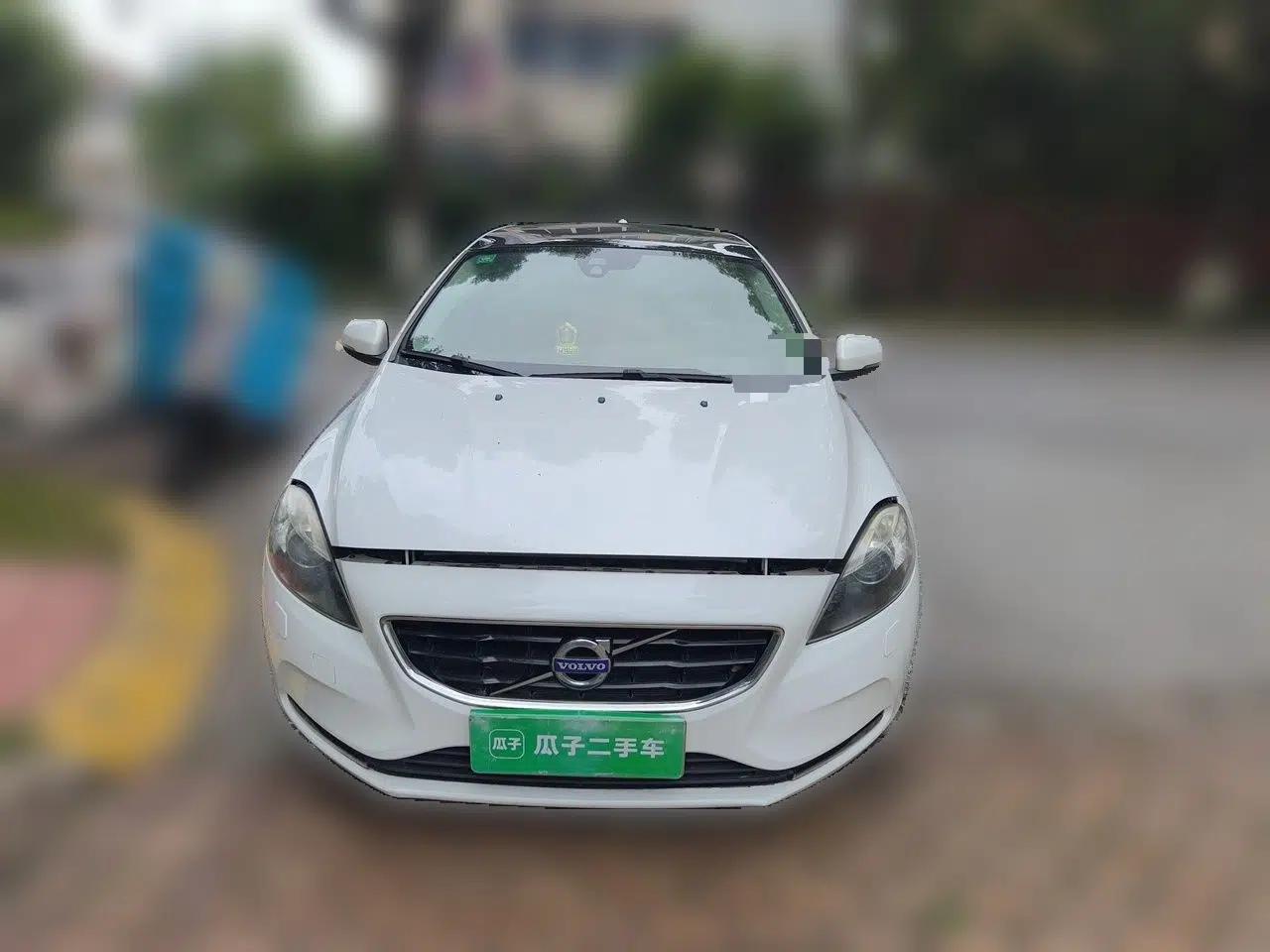 Volvo V40 2016 T3 Zhiyi Edition — миниатюра 2