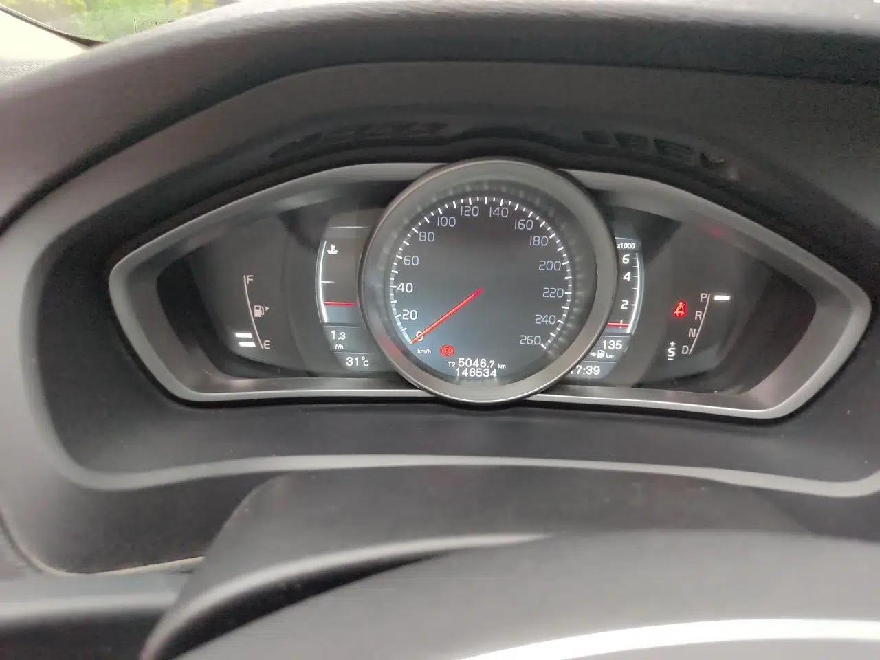 Volvo V40 2016 T3 Zhiyi Edition — миниатюра 11