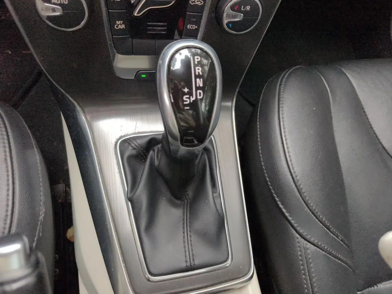 Volvo V40 2016 T3 Zhiyi Edition — миниатюра 14