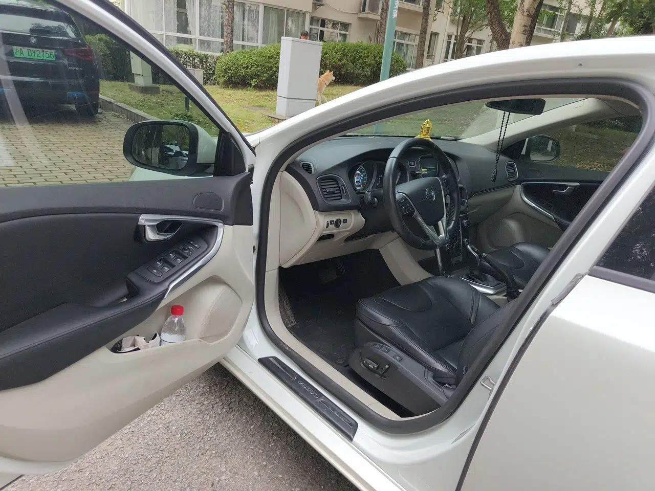 Volvo V40 2016 T3 Zhiyi Edition — миниатюра 16