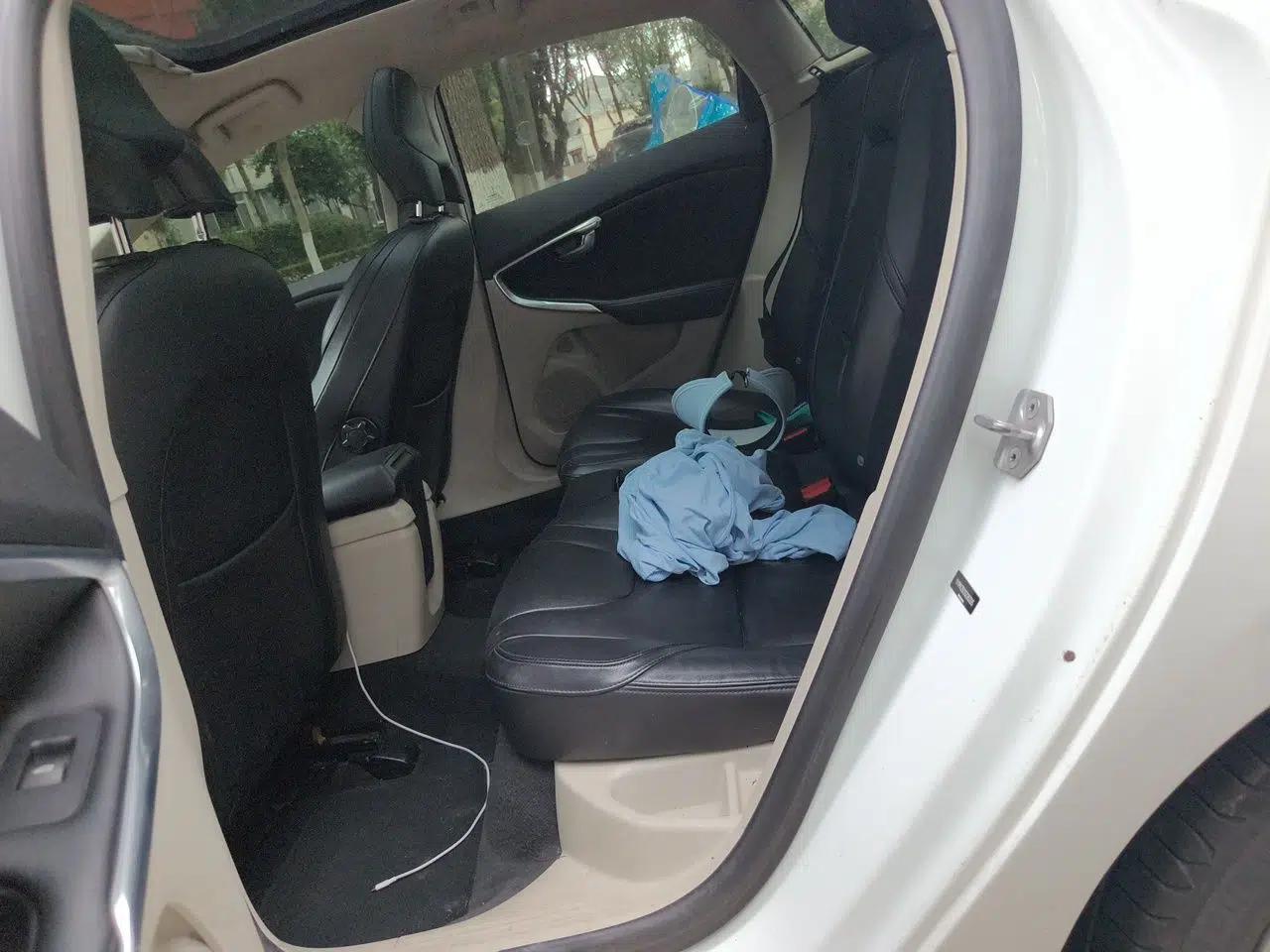 Volvo V40 2016 T3 Zhiyi Edition — миниатюра 17