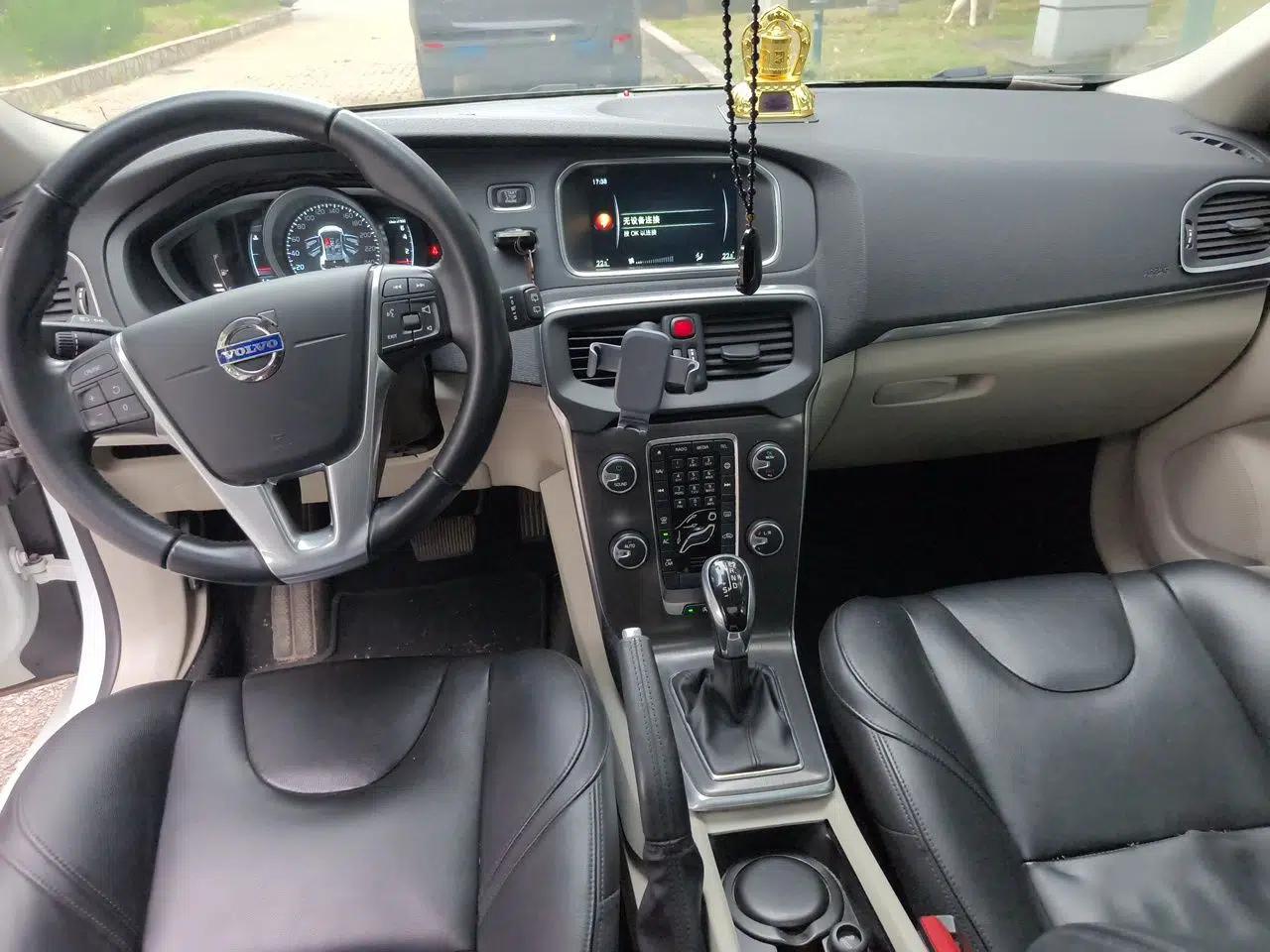 Volvo V40 2016 T3 Zhiyi Edition — миниатюра 9