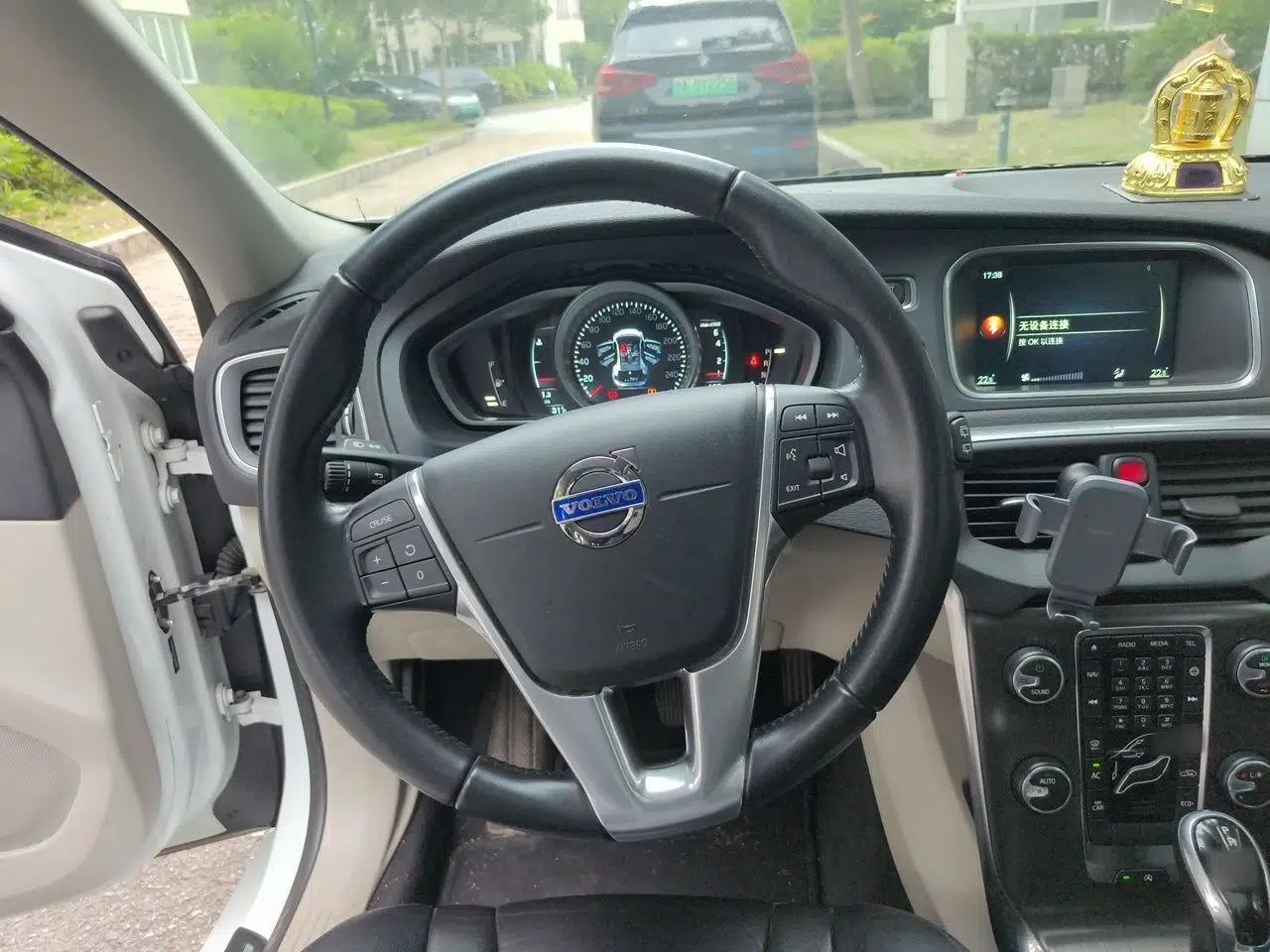 Volvo V40 2016 T3 Zhiyi Edition — миниатюра 10