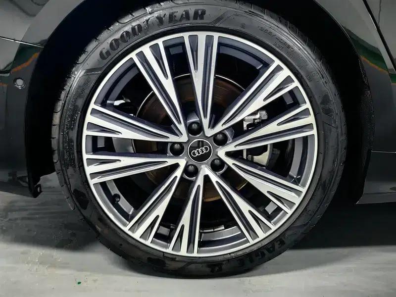 Audi A6L 2025 55 TFSI quattro Flagship Dynamic Edition — миниатюра 12