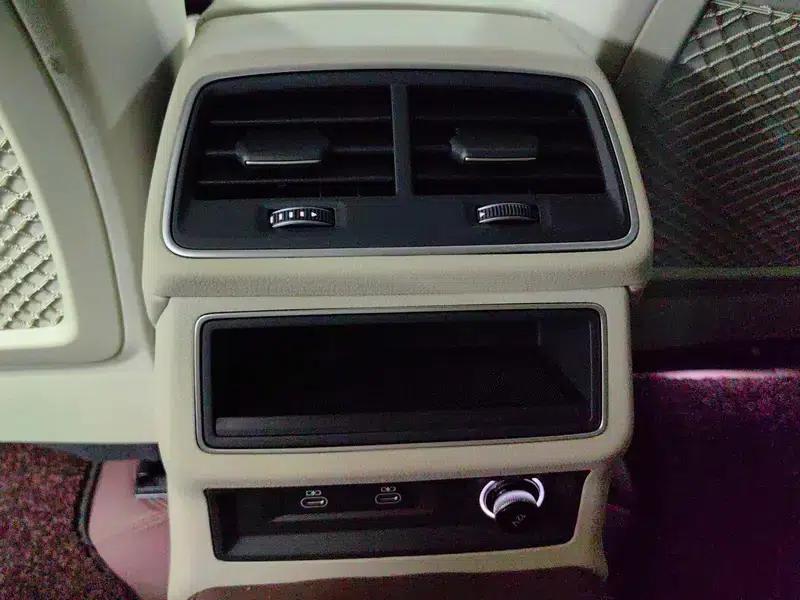 Audi A6L 2025 55 TFSI quattro Flagship Dynamic Edition — миниатюра 10